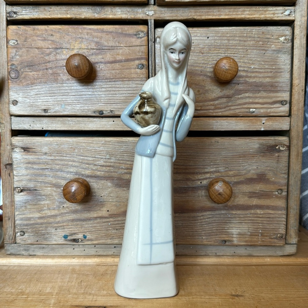 🫟3/$25🫟 Vintage Porcelain Figurine Woman Holding Jar Gloss Finish 8” tall
